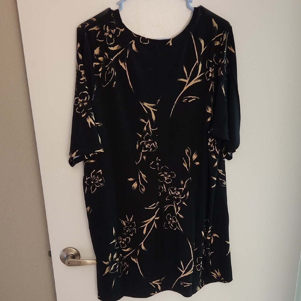 Torrid Black and Gold Floral Tunic Relaxed Fit - Picture 4 of 4